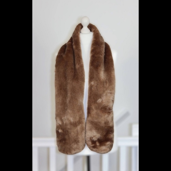 NEW Brown Deluxe Faux Fur Scarf - Picture 1 of 8